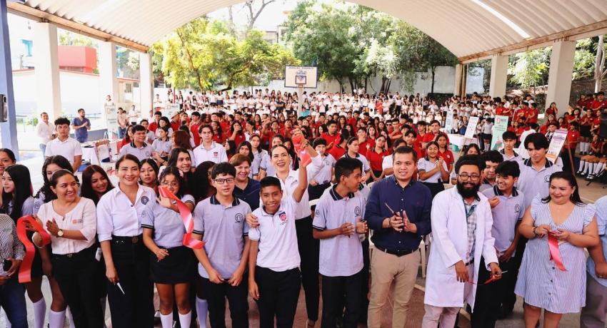Encabeza Lizette Tapia Castro el inicio del ciclo de conferencias "Construyendo Salud Mental", como parte de las actividades por el Día Mundial de la Salud Mental.