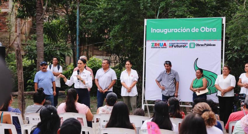 Presidenta Lizette Tapia Castro entrega nuevo andador que beneficia al sector 1 de la colonia La Joya.