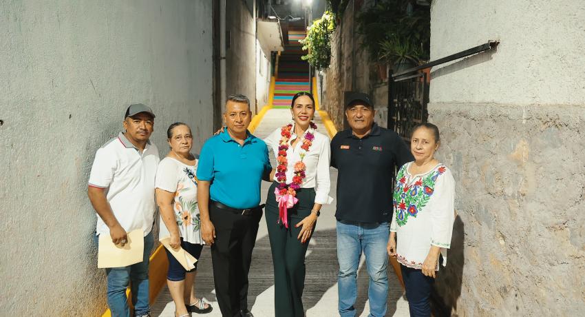 Lizette Tapia Castro inaugura obra en la colonia 24 de Abril.