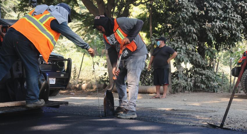Presidenta Lizette Tapia Castro da inicio a reencapertamiento de carretera federal a la altura de la comunidad de La Salitrera.