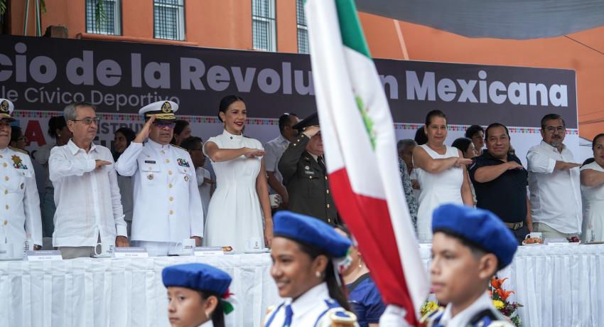 Desfile de la Revolución organizado por el gobierno de Lizette Tapia Castro tuvo la más alta participación.