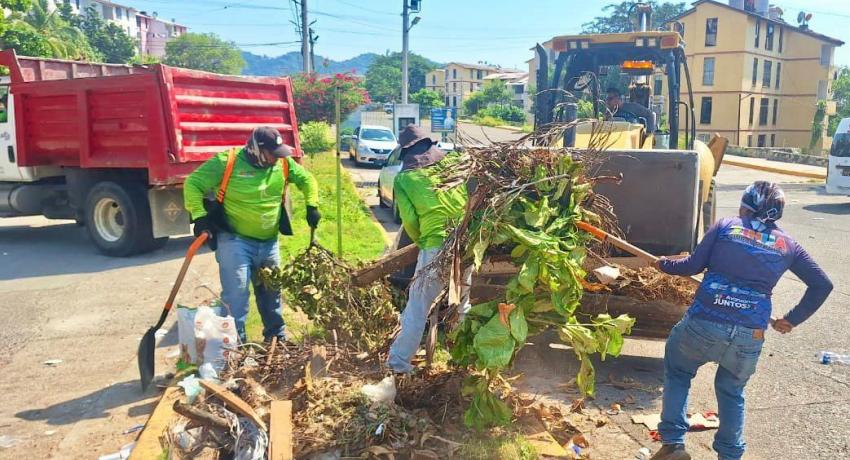 Dirección de Servicios Públicos mantiene la limpieza en puntos de recolección para evitar focos de infección y conservar un Zihua Limpio.