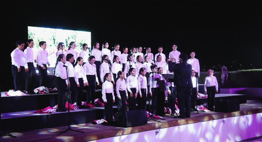 Espectacular presentación de los Niños Cantores de Morelia en el Partenón.