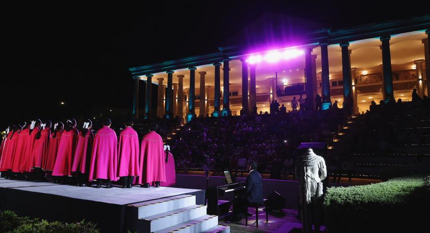 Espectacular presentación de los Niños Cantores de Morelia en el Partenón.