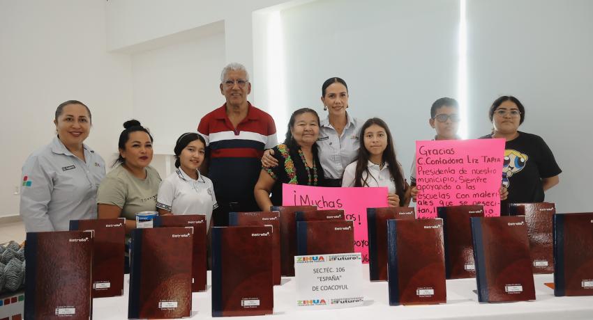 Presidenta Lizette Tapia Castro entrega diversos apoyos materiales a siete planteles educativos