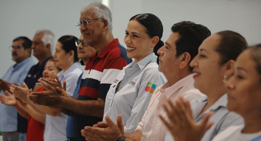 Presidenta Lizette Tapia Castro entrega diversos apoyos materiales a siete planteles educativos