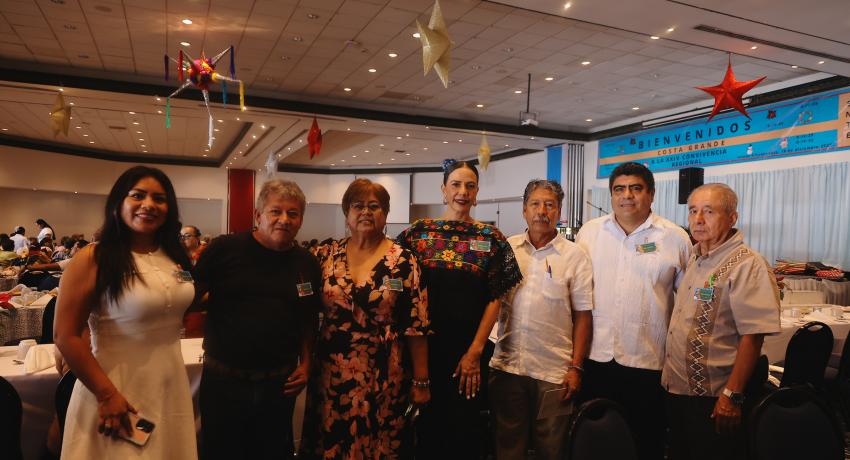 Lizette Tapia Castro convive con jubilados y pensionados de la Costa Grande