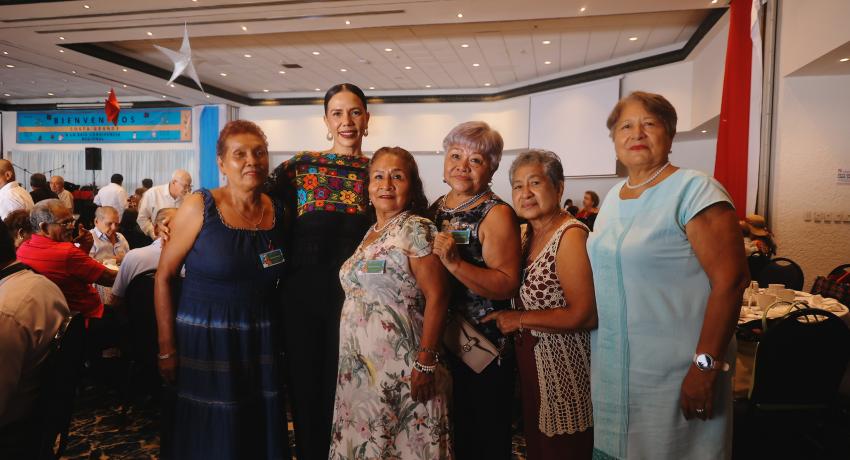 Lizette Tapia Castro convive con jubilados y pensionados de la Costa Grande