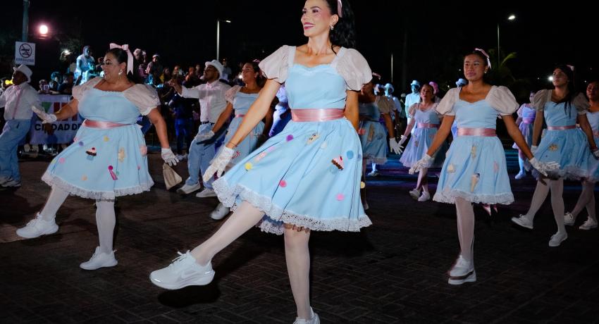 Ixtapa Zihuatanejo se llena de magia con el espectacular Desfile Navideño 2025
