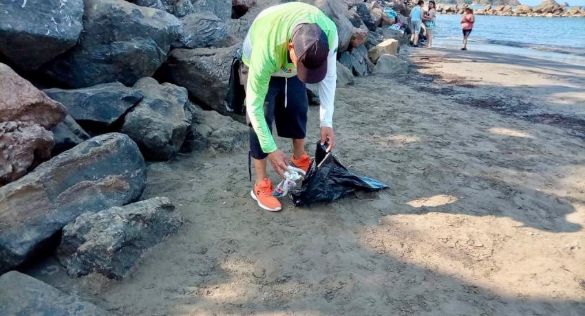 Servicios Públicos refuerza brigadas operativas para mantener un Zihua limpio y presentable en estas vacaciones.