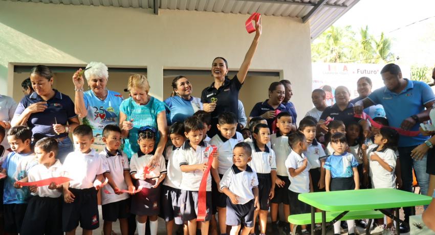 Presidenta Lizette Tapia Castro entrega cocina-comedor en Jardín de Niños de San José Ixtapa