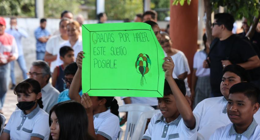 Alcaldesa Lizette Tapia Castro inaugura techado de plaza cívica en escuela telesecundaria de La Salitrera