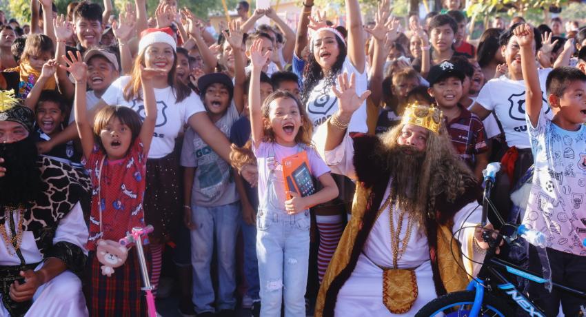 La magia de los Reyes Magos invadió las colonias Aeropuerto y Coacoyul.