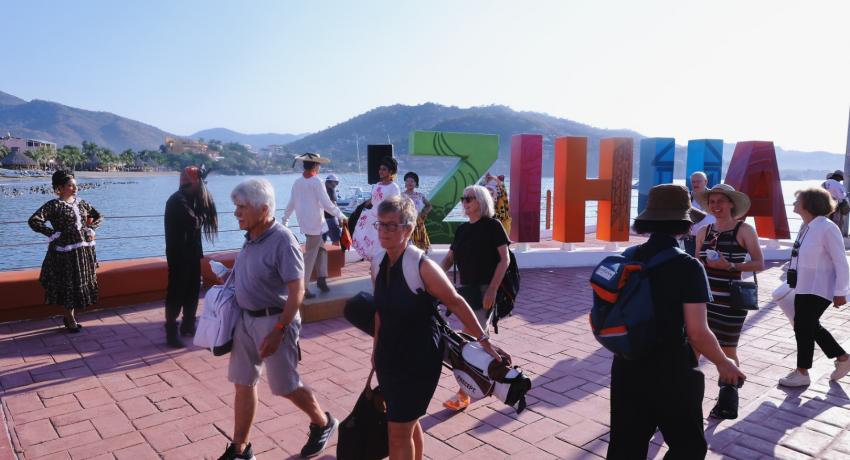 Llega a Zihuatanejo el primer crucero del año e inicia con éxito la actividad de este sector del turismo.