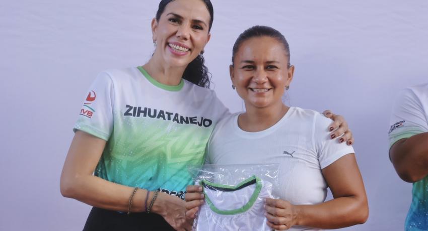 El gobierno municipal entrega uniformes a representantes deportivos  La presidenta municipal de Zihuatanejo, Lizette Tapia Castro, entregó uniformes a la delegación de voleibol que participará en la Olimpiada Nacional CONADE 2026.  La tarde de hoy jueves, en un acto realizado en la Unidad Deportiva, la alcaldesa Tapia Castro entregó uniformes a los deportistas de Zihuatanejo, previo a su participación en la etapa estatal de voleibol de sala, que tendrá como sede el municipio de Iguala de la Independencia, G
