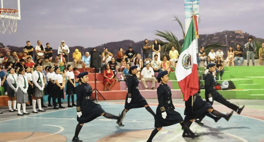 En el 205 aniversario de la Bandera Nacional, el Gobierno Municipal abandera a escoltas de las escuelas del municipio.