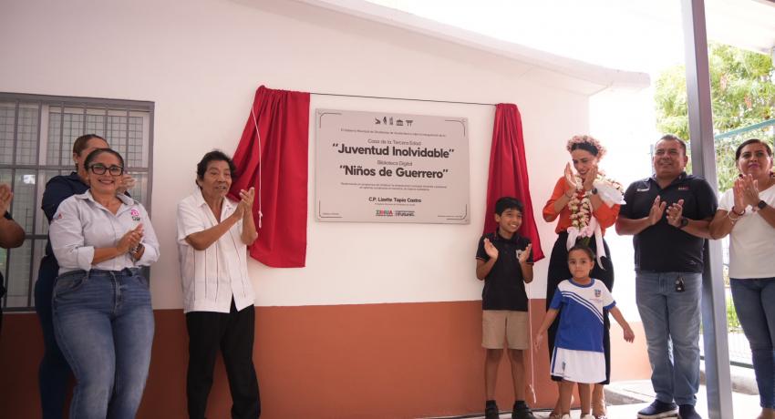 Presidenta Lizette Tapia Castro inaugura Casa de la Tercera Edad y biblioteca digital en La Puerta