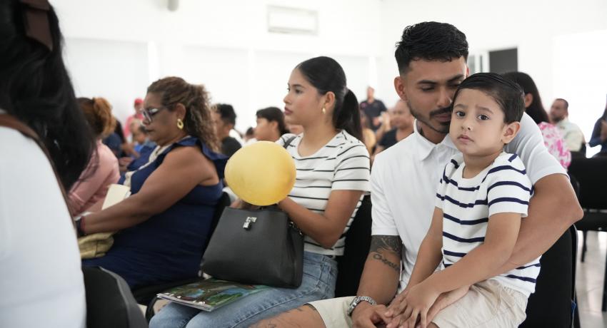 Gobiernos de Guerrero y de Zihuatanejo entregan registros de doble nacionalidad a niñas y niños nacidos en el extranjero
