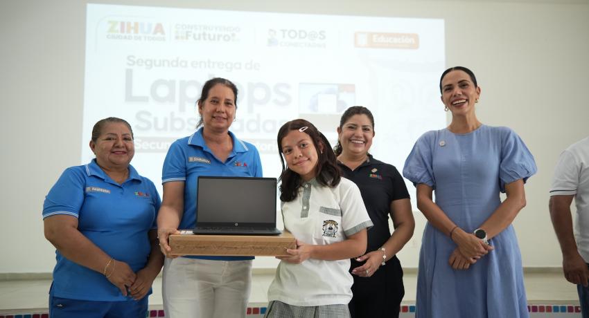 Gobierno de Zihuatanejo realiza la segunda entrega del programa “Todos Conectados”