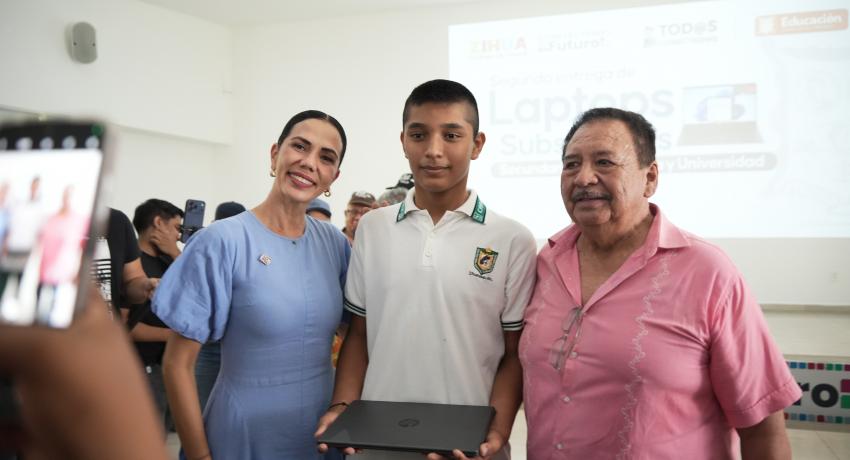 Gobierno de Zihuatanejo realiza la segunda entrega del programa “Todos Conectados”