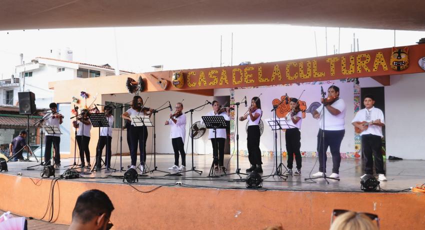 Todo un éxito el Mercadito Cultural