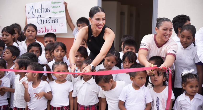 Lizette Tapia cumple compromiso con la escuela Nueva Manitoba y entrega nuevos sanitarios escolares