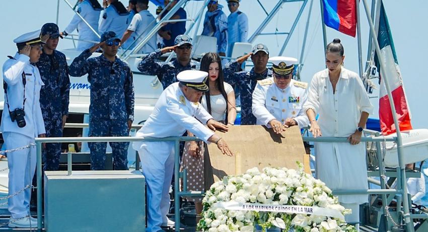 La presidenta Lizette Tapia Castro estuvo presente en el aniversario número 84 de la Marina Armada de México.