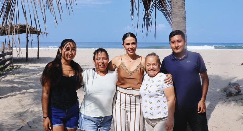 El Gobierno de Zihuatanejo mejora los accesos a zonas turísticas.