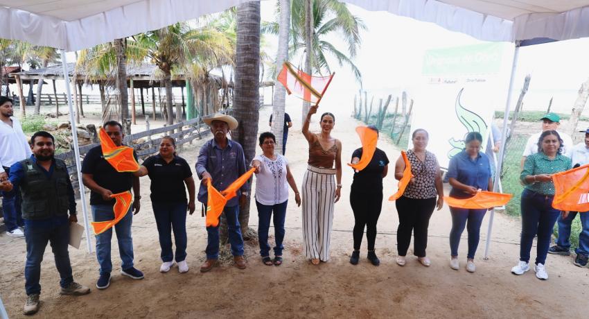 El Gobierno de Zihuatanejo mejora los accesos a zonas turísticas.