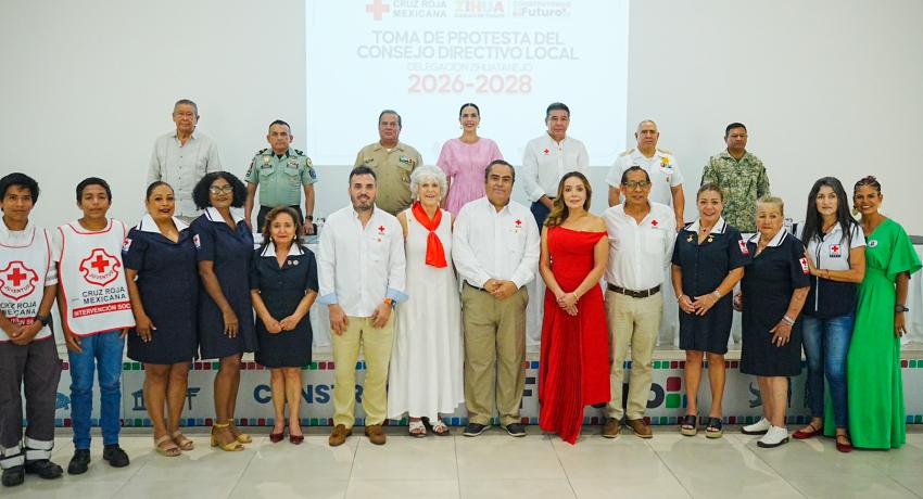 Toman protesta a la nueva mesa directiva de la Cruz Roja Zihuatanejo.