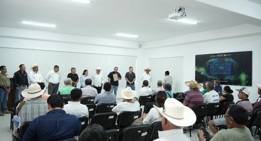Gobierno de Lizette Tapia Castro busca seguir apoyando al sector ganadero de Zihuatanejo