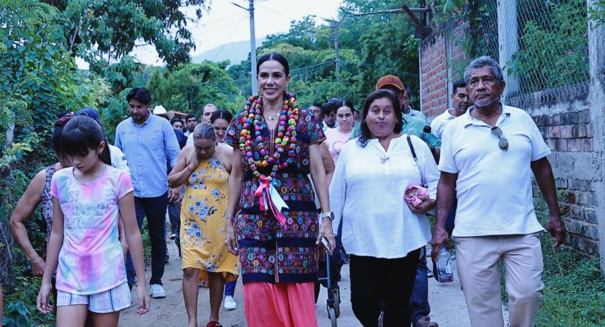 Lizette Tapia Castro lleva obras de beneficio a la comunidad de El Zarco