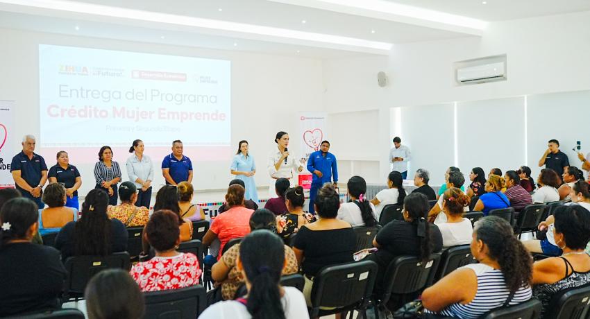 El gobierno de Lizette Tapia Castro continúa con los programas de apoyo a mujeres.