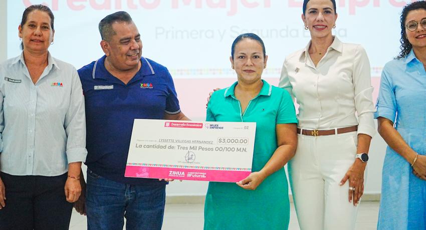 El gobierno de Lizette Tapia Castro continúa con los programas de apoyo a mujeres.