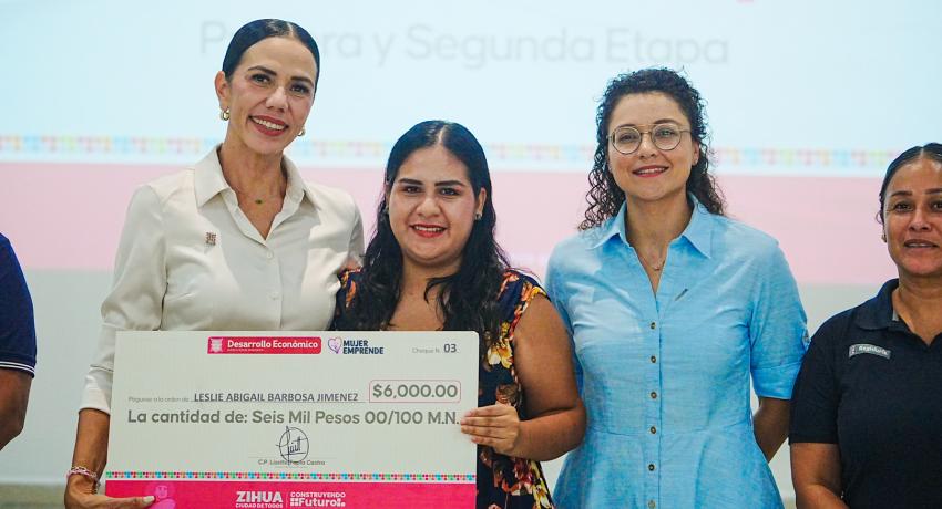 El gobierno de Lizette Tapia Castro continúa con los programas de apoyo a mujeres.