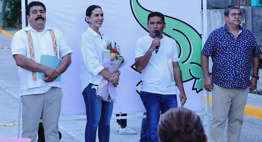 Entrega Lizette Tapia calle pavimentada y andador a la colonia Los Lirios.