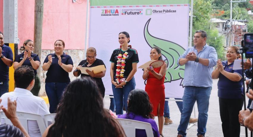 Lizette Tapia Castro entrega obra en la colonia Vista Hermosa
